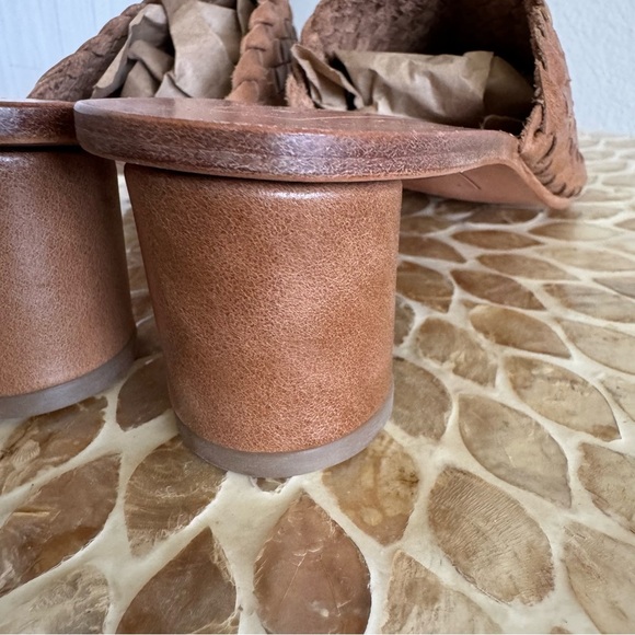 New Either/ OR Tan Woven Leather Heels Sandals Size 9 - Picture 9 of 13